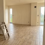 Salon —&nbsp;gres drewnopodobny