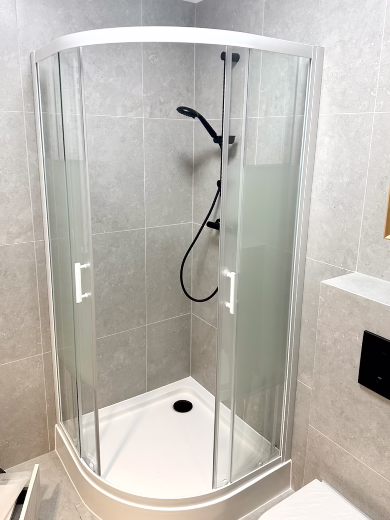 Brodzik z kabiną "ONEGA 90"