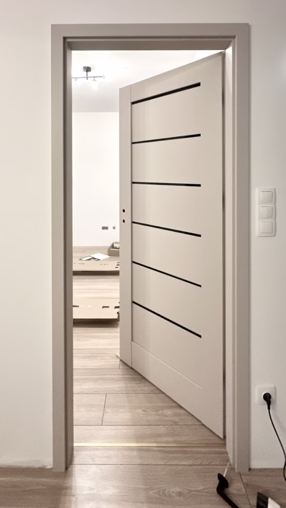 Uchylone drzwi do sypialni "Drzwi TORENO kaszmir "